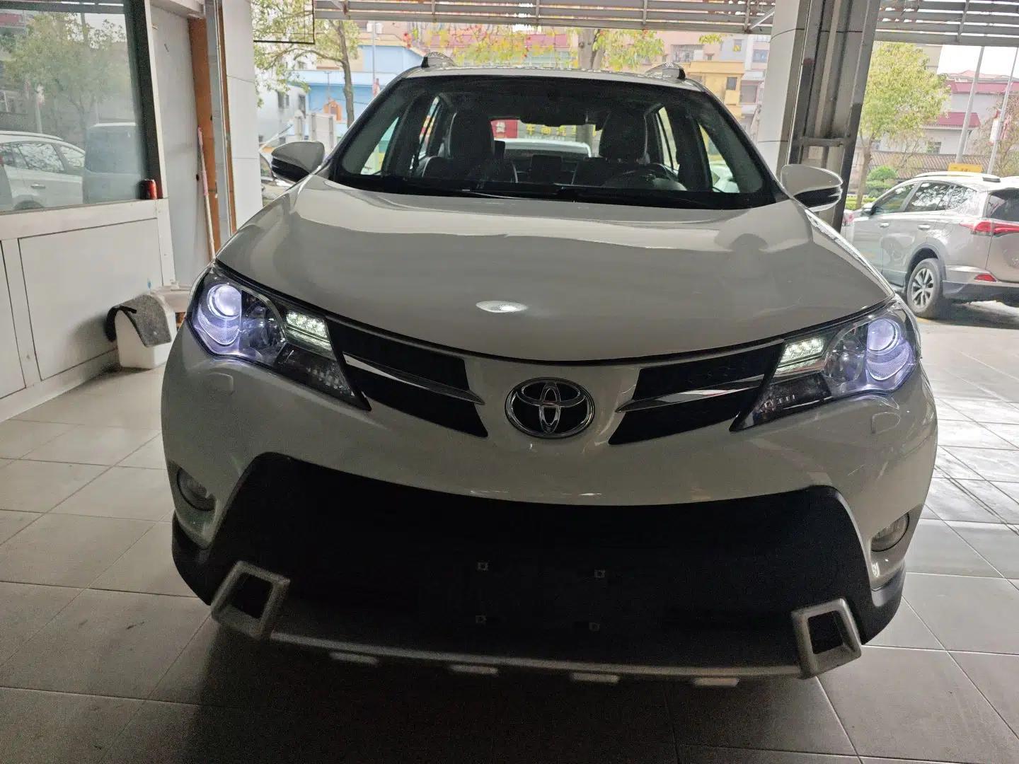 Toyota RAV4 2013 2.5L Automatic 4x4 Luxury Edition — миниатюра 2