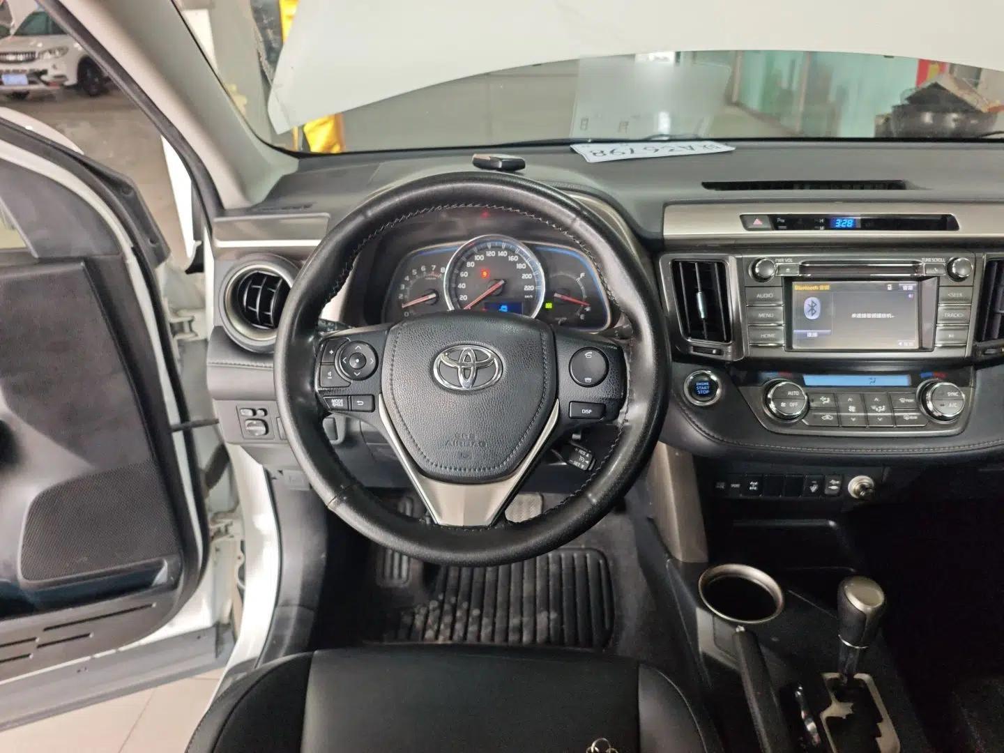 Toyota RAV4 2013 2.5L Automatic 4x4 Luxury Edition — миниатюра 13