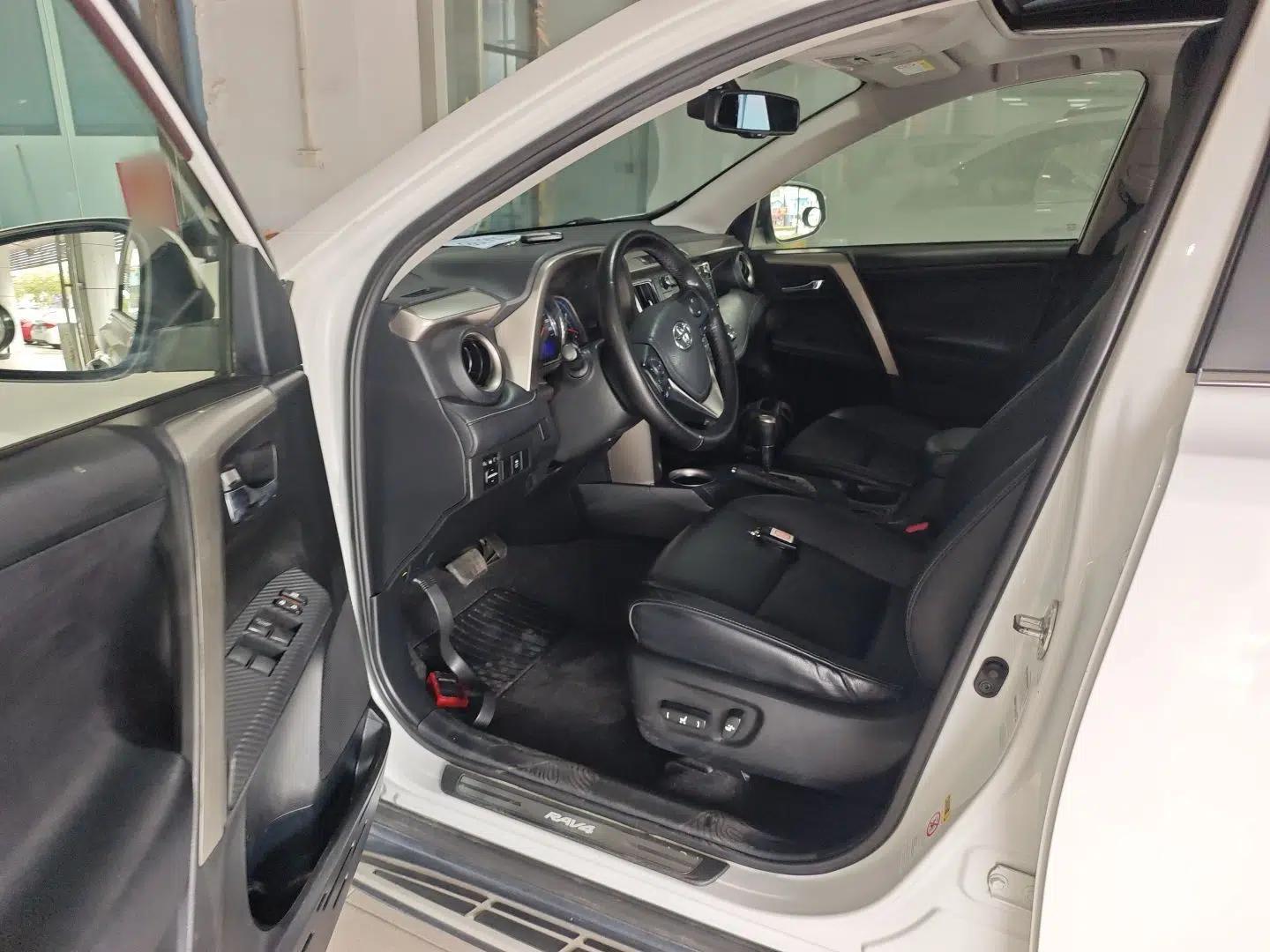 Toyota RAV4 2013 2.5L Automatic 4x4 Luxury Edition — миниатюра 18