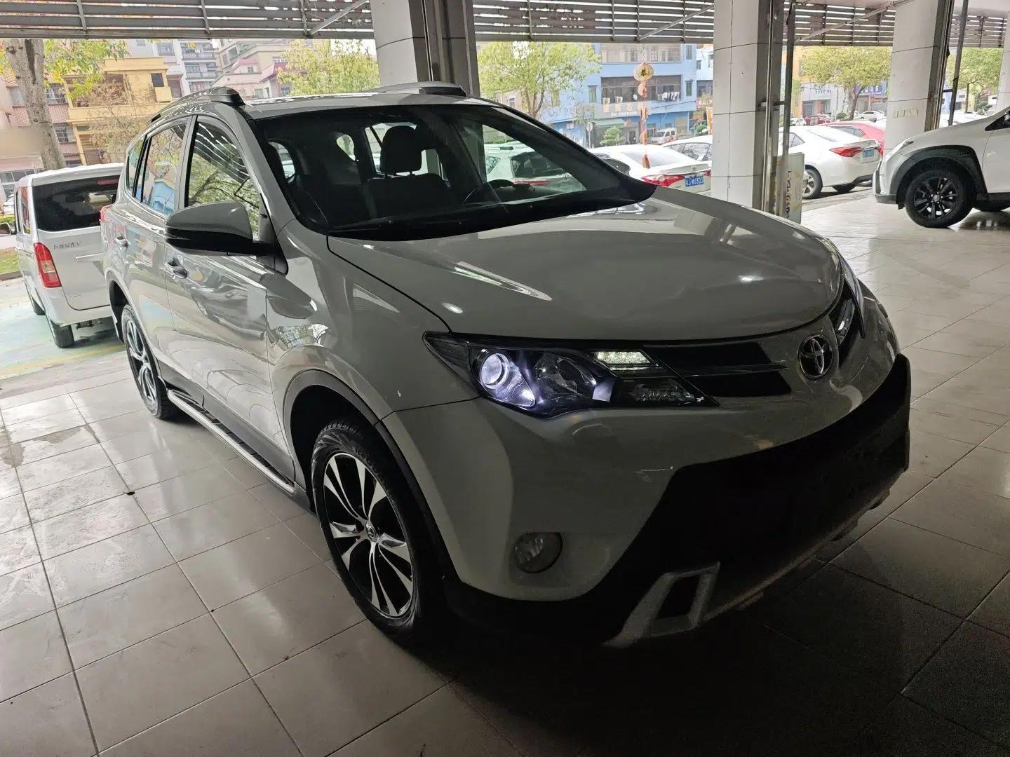 Toyota RAV4 2013 2.5L Automatic 4x4 Luxury Edition — миниатюра 3