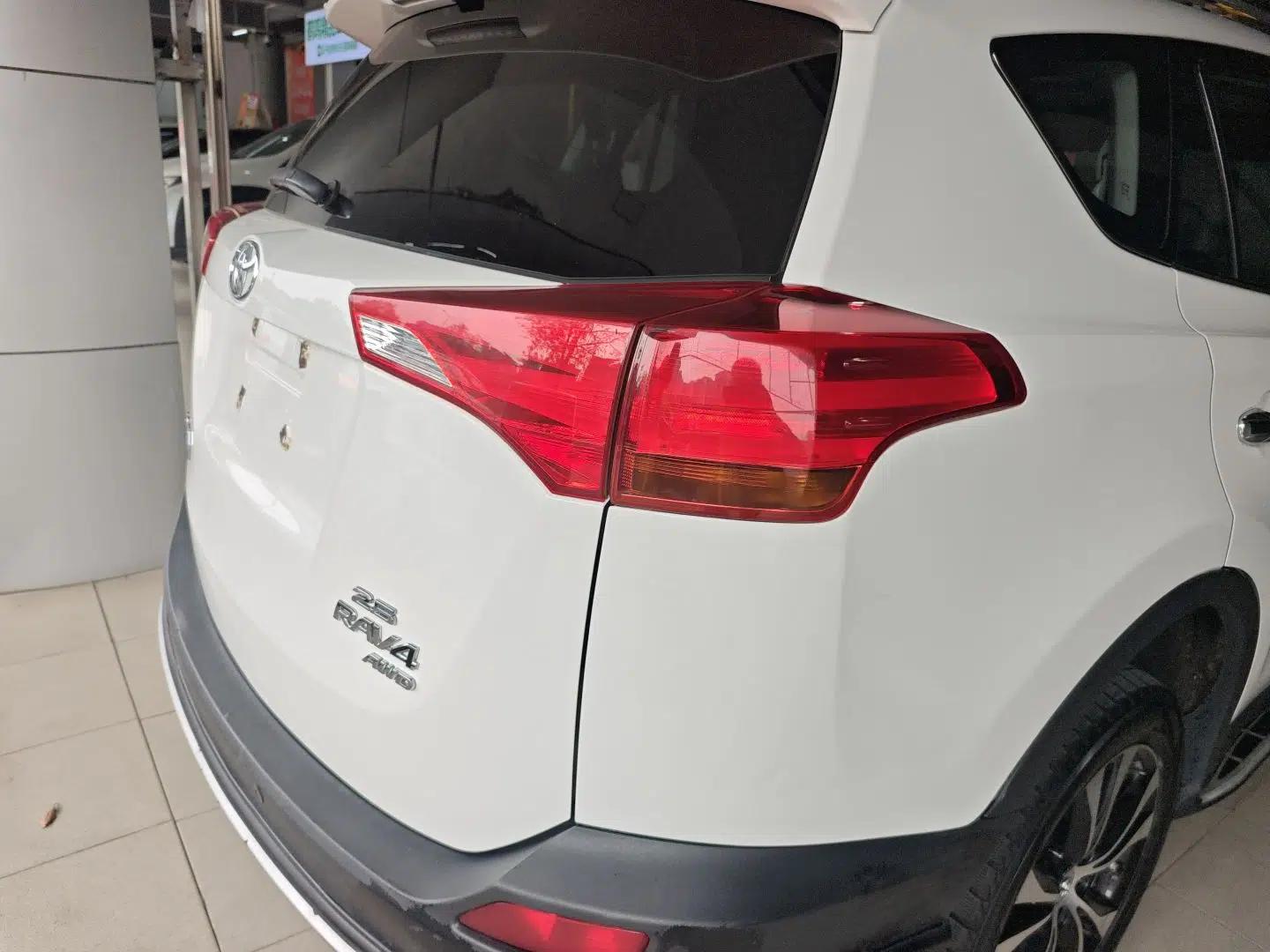 Toyota RAV4 2013 2.5L Automatic 4x4 Luxury Edition — миниатюра 9