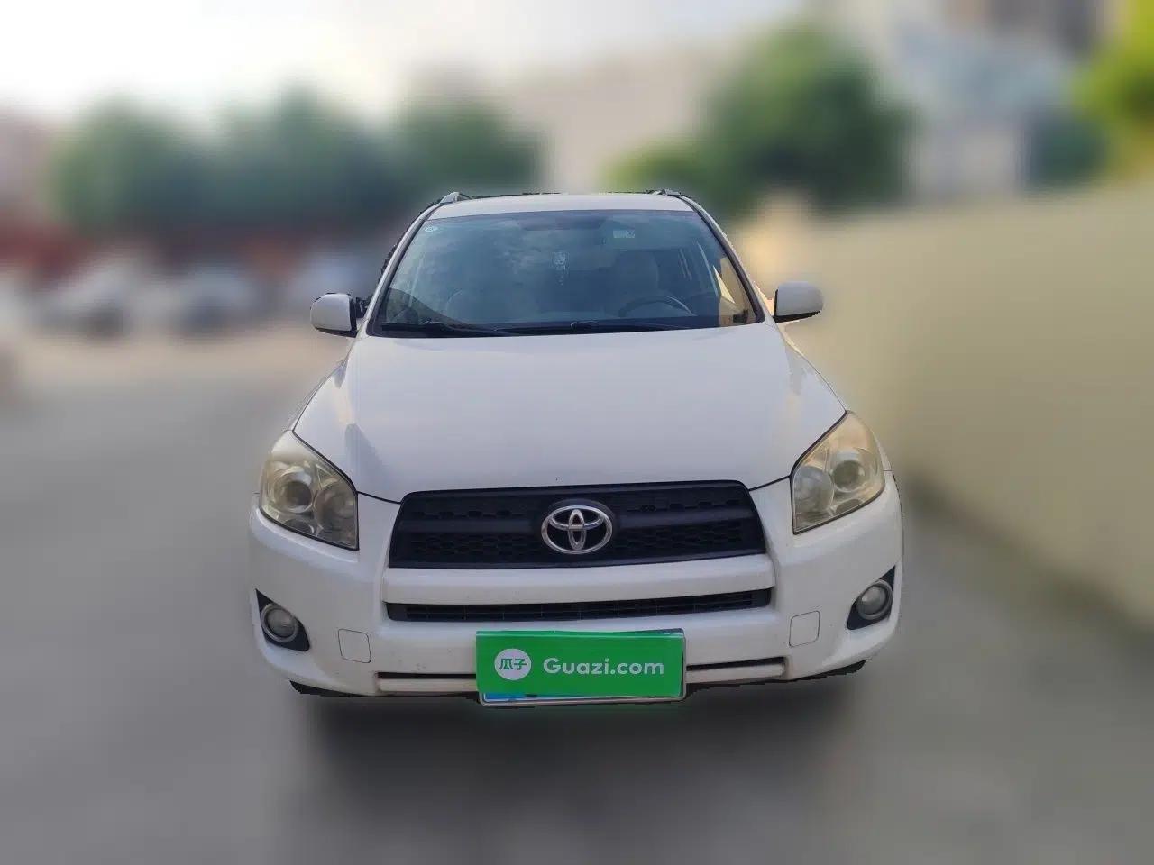 Toyota RAV4 2011 2.0L Automatic Classic Edition — миниатюра 2