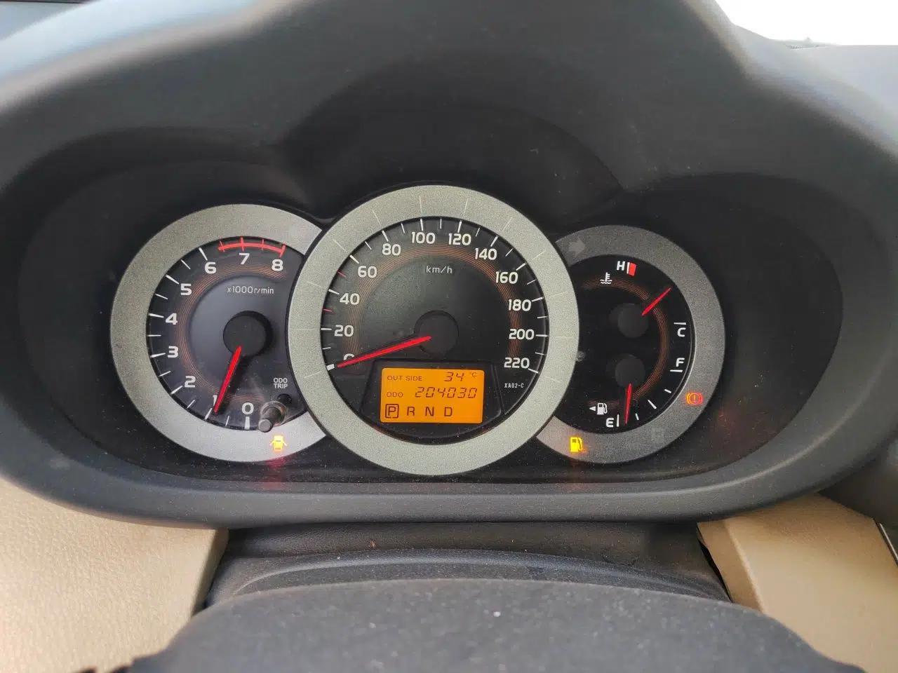 Toyota RAV4 2011 2.0L Automatic Classic Edition — миниатюра 11