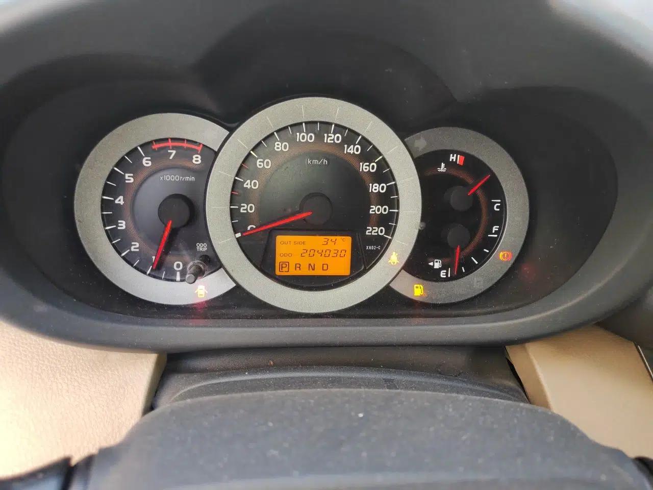 Toyota RAV4 2011 2.0L Automatic Classic Edition — миниатюра 12