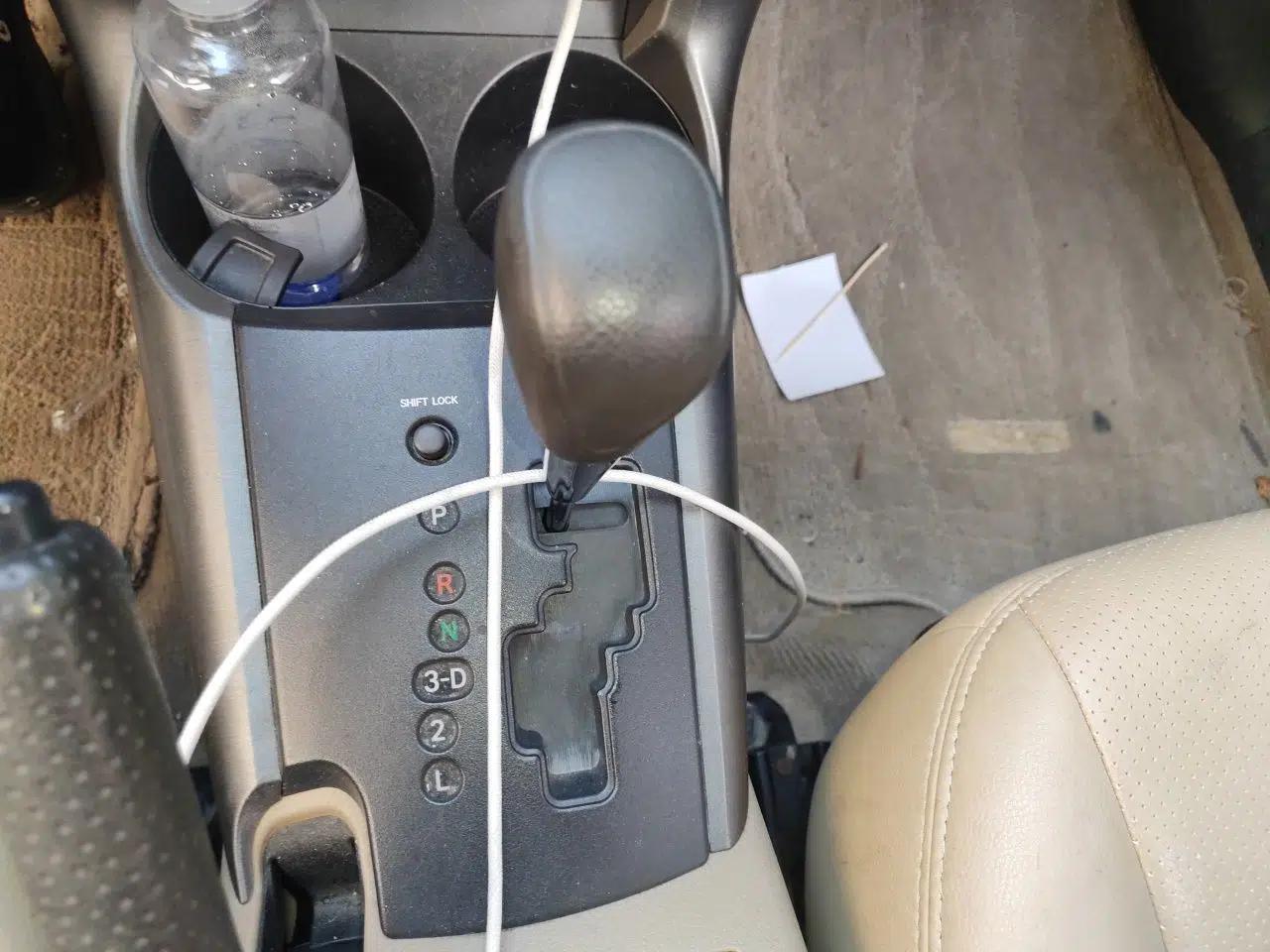 Toyota RAV4 2011 2.0L Automatic Classic Edition — миниатюра 14