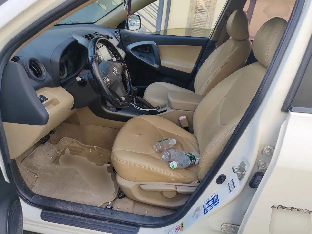 Toyota RAV4 2011 2.0L Automatic Classic Edition — миниатюра 16
