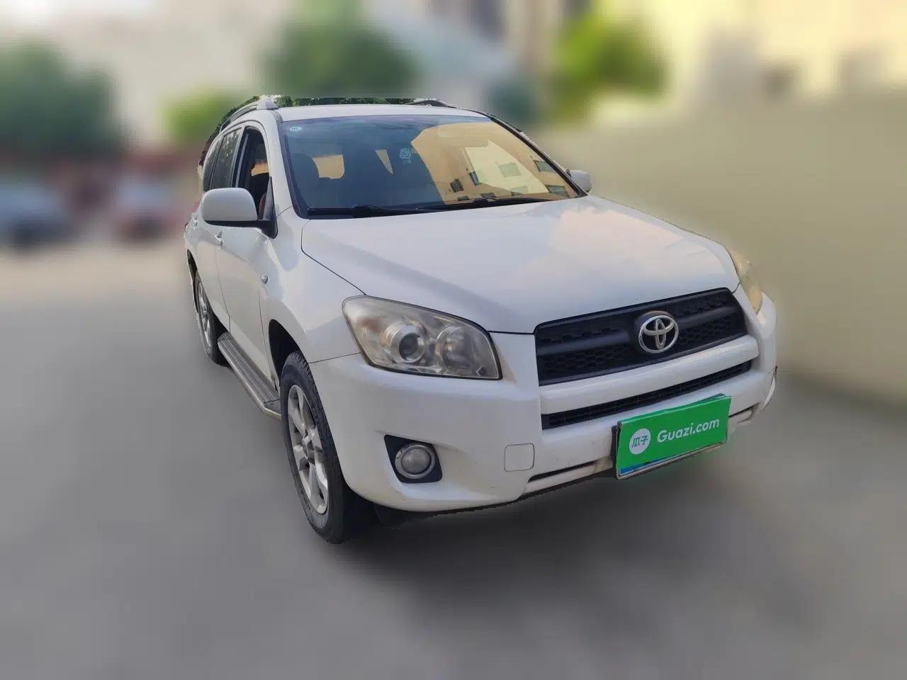 Toyota RAV4 2011 2.0L Automatic Classic Edition — миниатюра 3