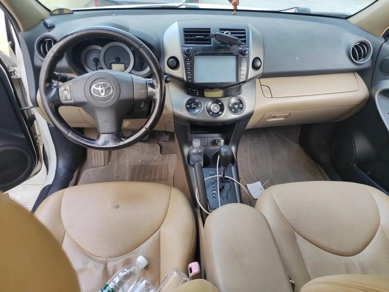 Toyota RAV4 2011 2.0L Automatic Classic Edition — миниатюра 9