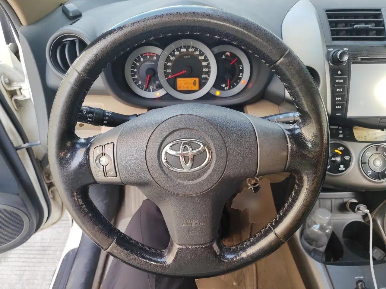 Toyota RAV4 2011 2.0L Automatic Classic Edition — миниатюра 10
