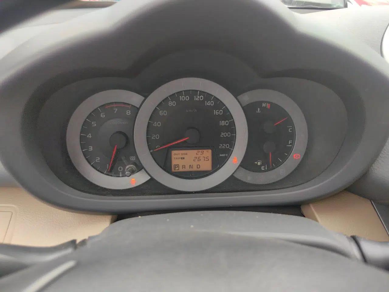 Toyota RAV4 2011 2.0L Automatic 4x4 Edition — миниатюра 11