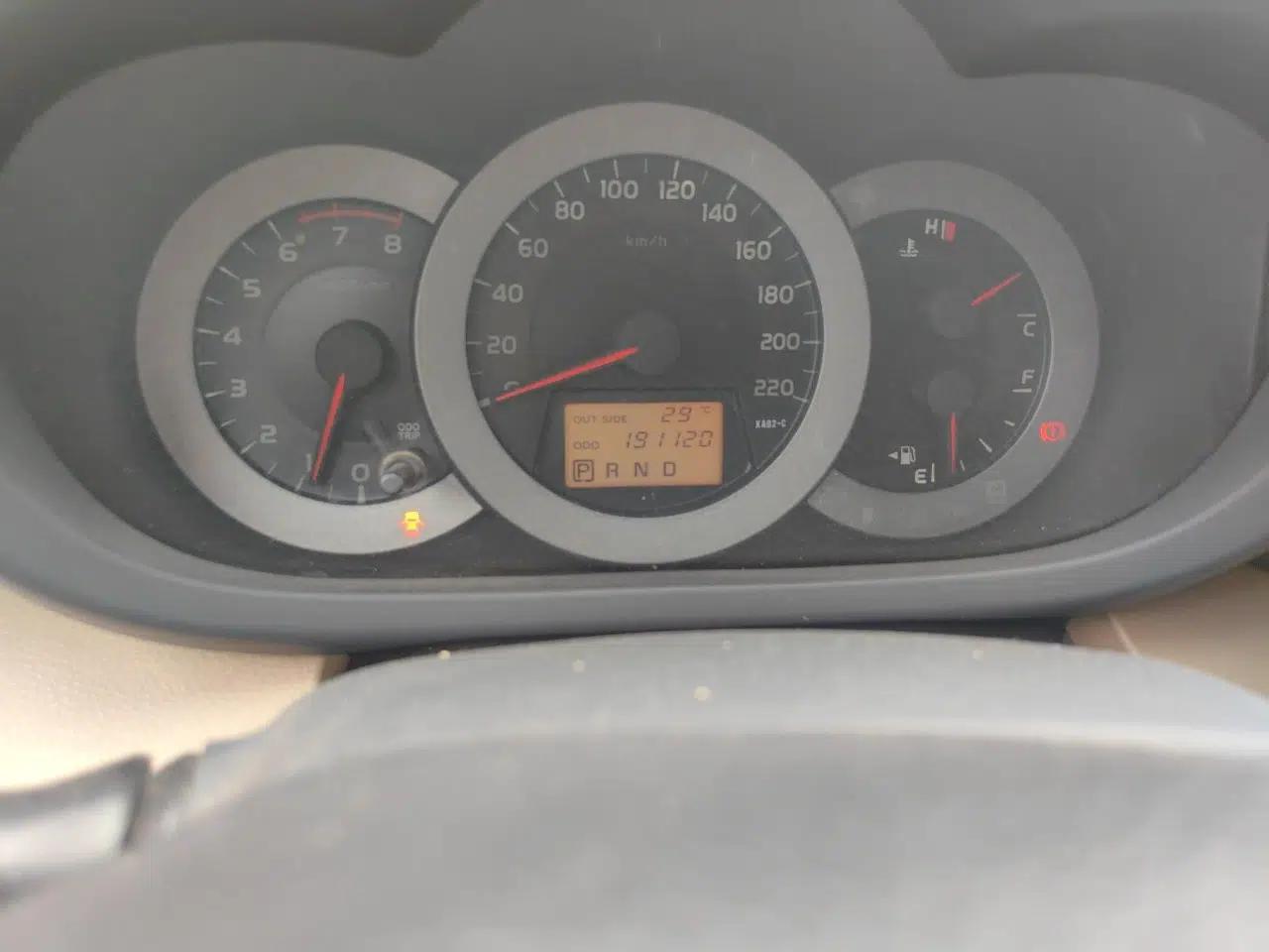 Toyota RAV4 2011 2.0L Automatic 4x4 Edition — миниатюра 12