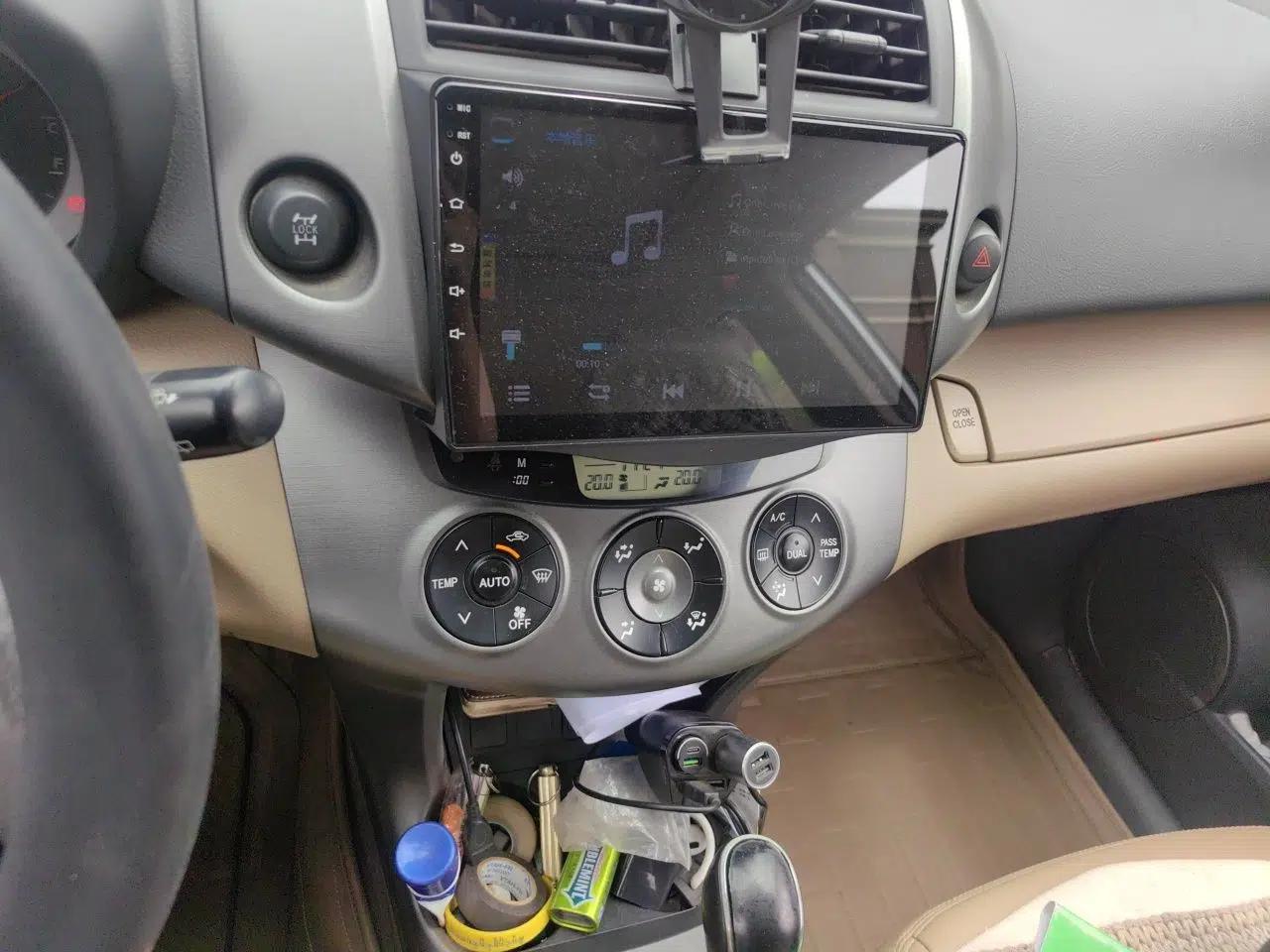 Toyota RAV4 2011 2.0L Automatic 4x4 Edition — миниатюра 13