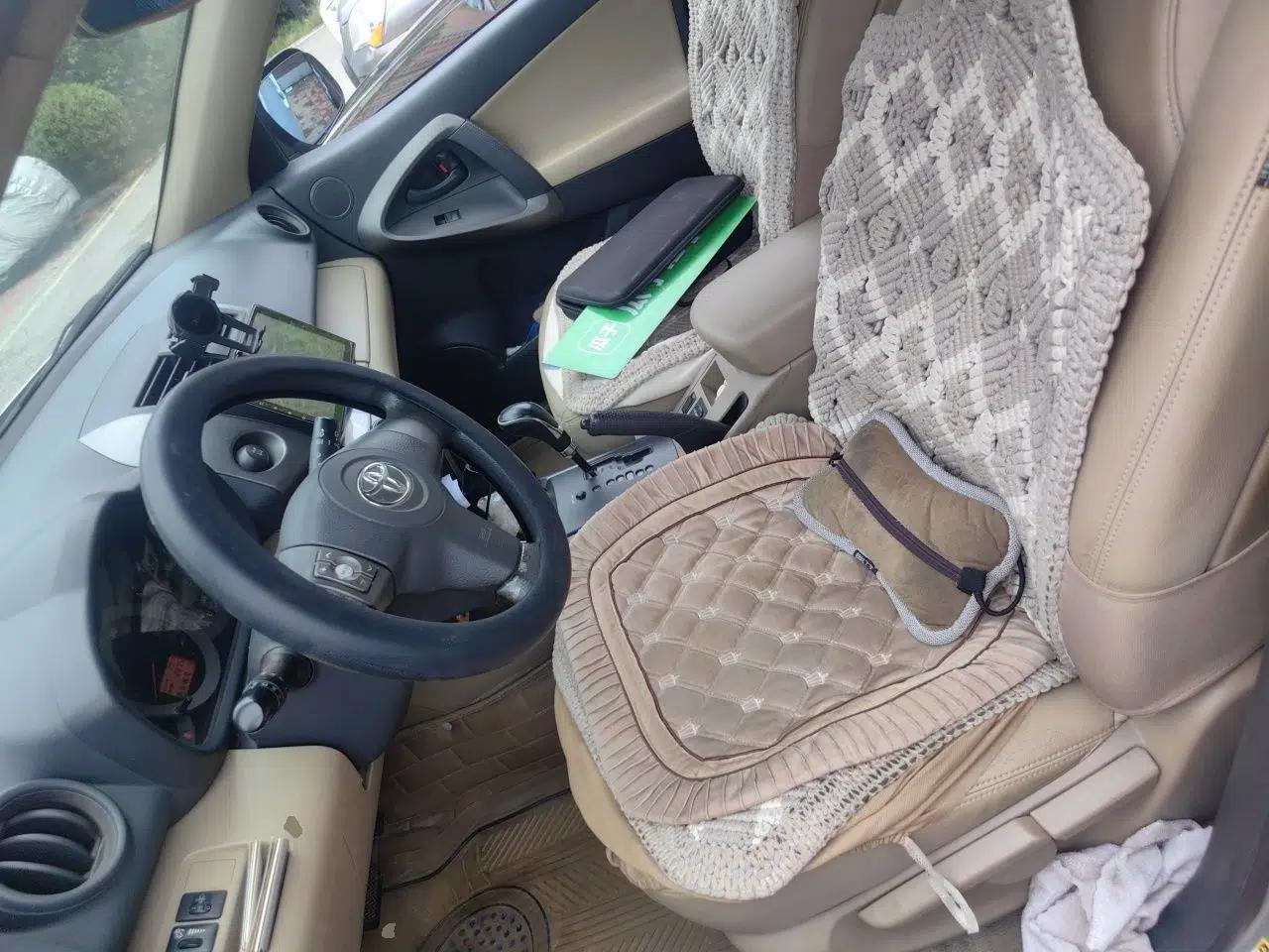 Toyota RAV4 2011 2.0L Automatic 4x4 Edition — миниатюра 15