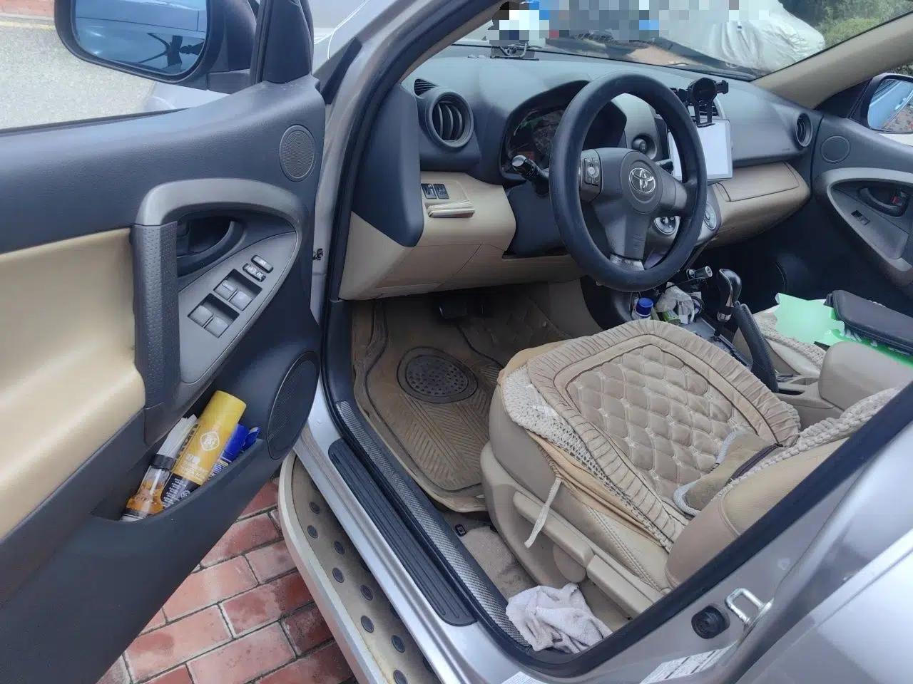 Toyota RAV4 2011 2.0L Automatic 4x4 Edition — миниатюра 16