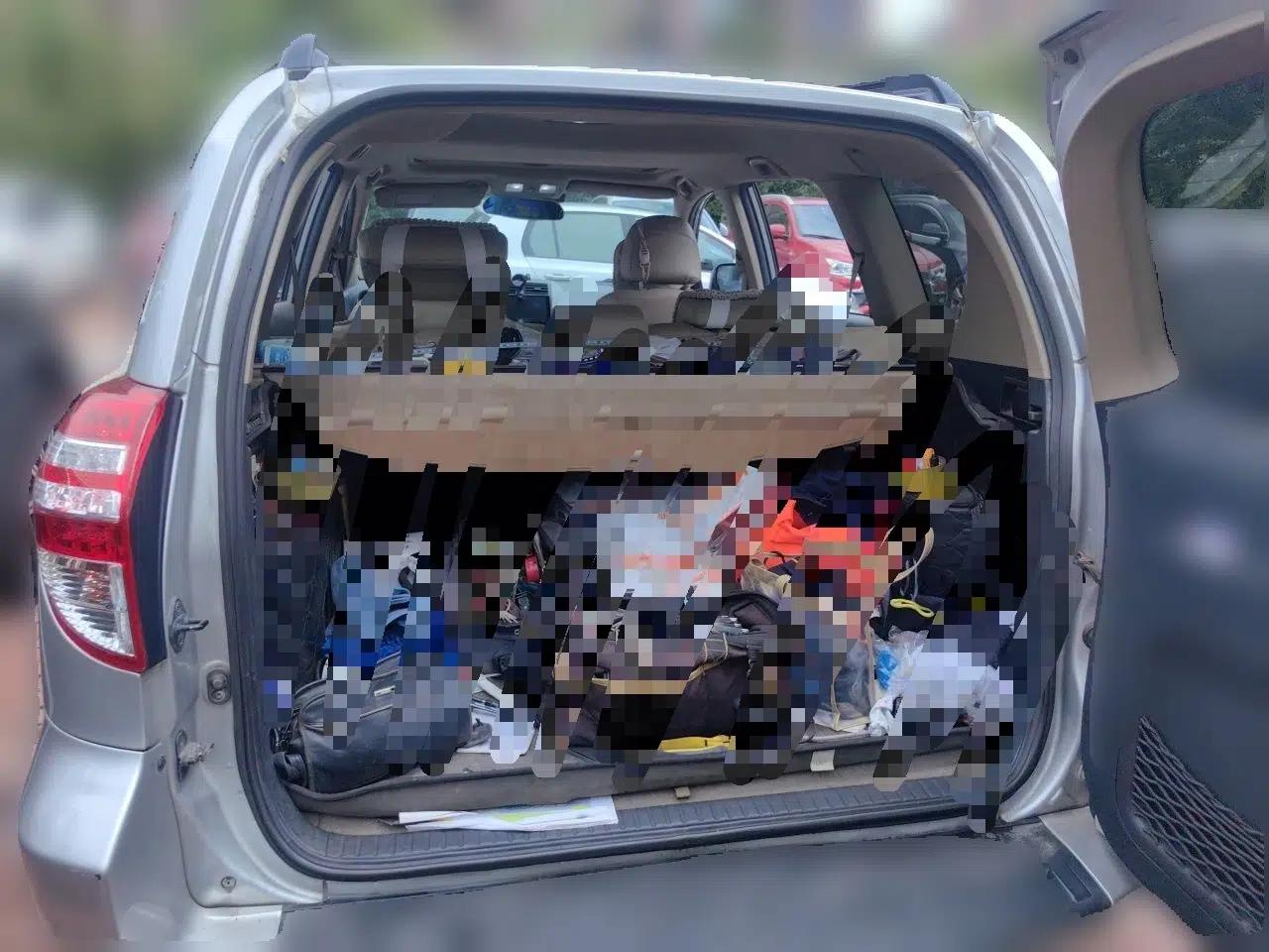 Toyota RAV4 2011 2.0L Automatic 4x4 Edition — миниатюра 19
