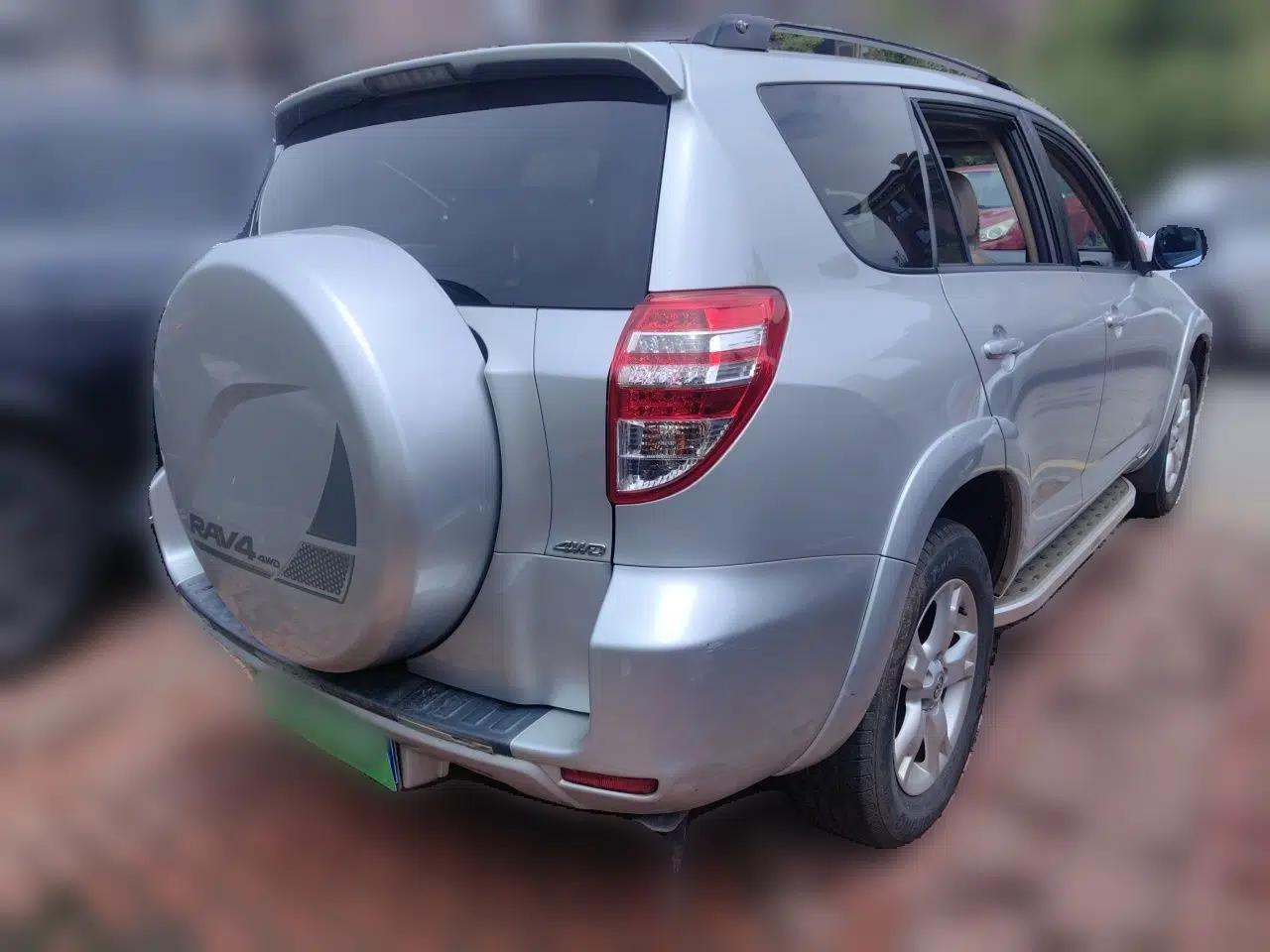 Toyota RAV4 2011 2.0L Automatic 4x4 Edition — миниатюра 6