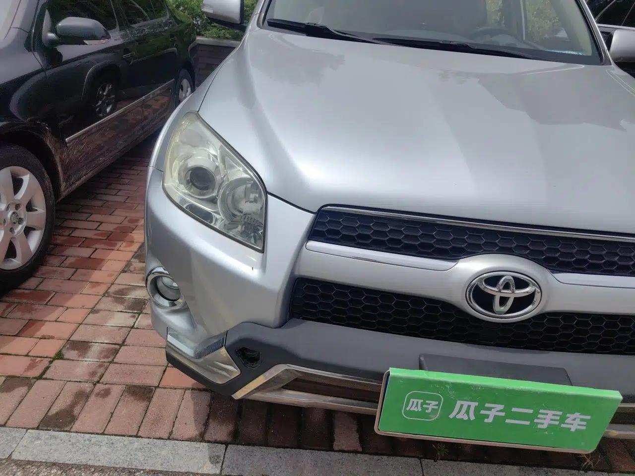 Toyota RAV4 2011 2.0L Automatic 4x4 Edition — миниатюра 7