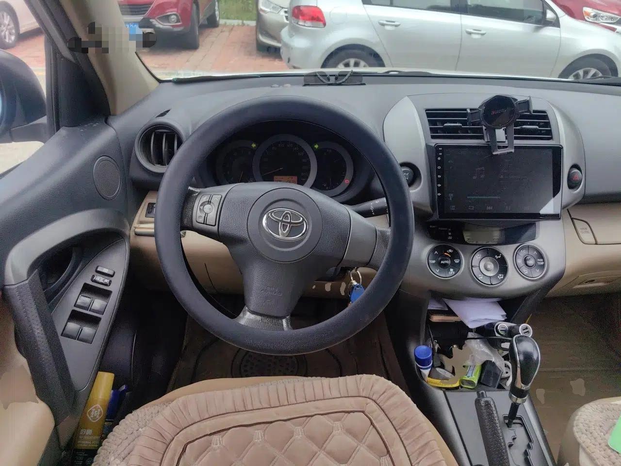 Toyota RAV4 2011 2.0L Automatic 4x4 Edition — миниатюра 10