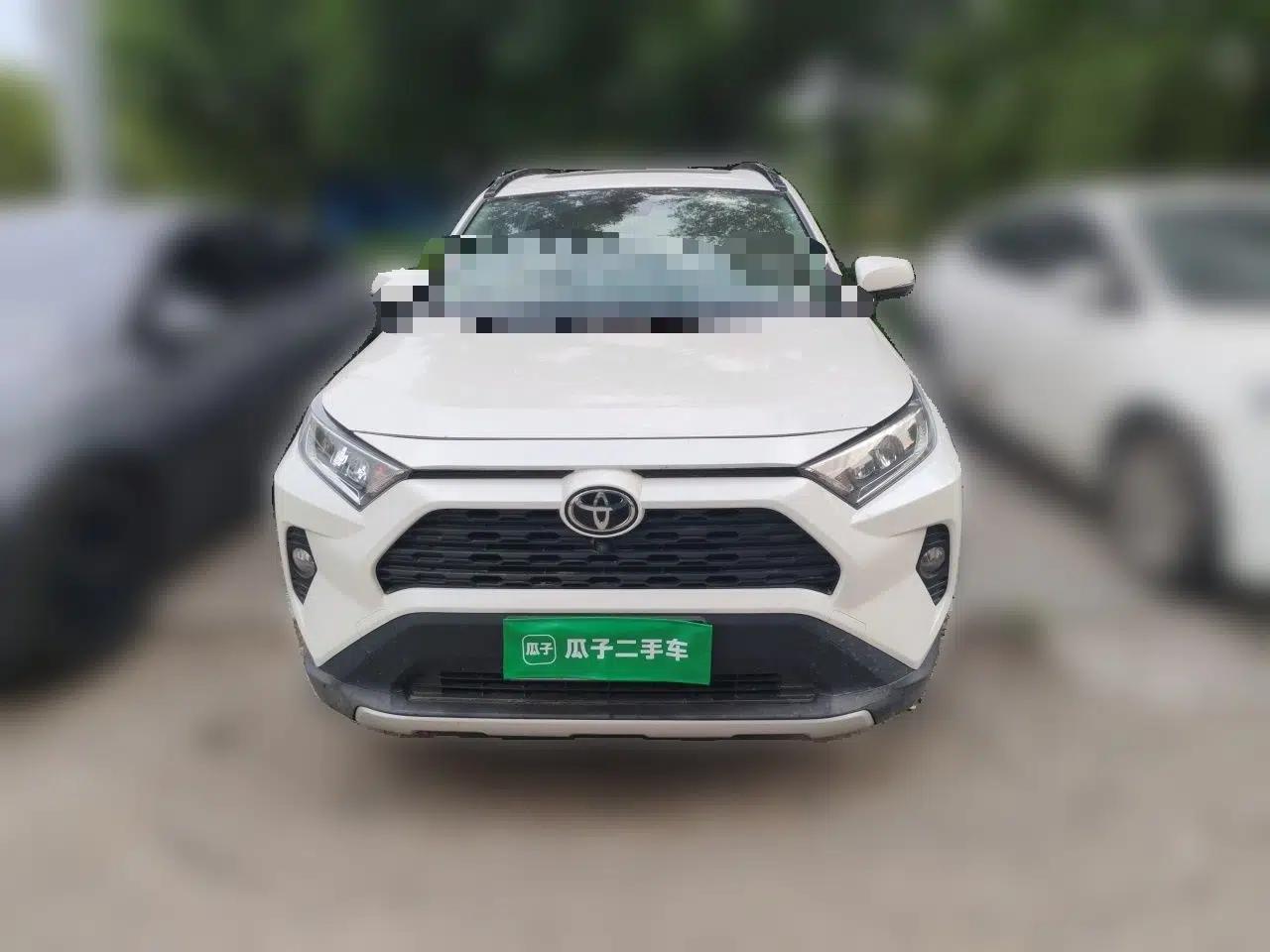 Toyota RAV4 2021 2.0L CVT Two-Wheel Drive Fashion PLUS Edition — миниатюра 2