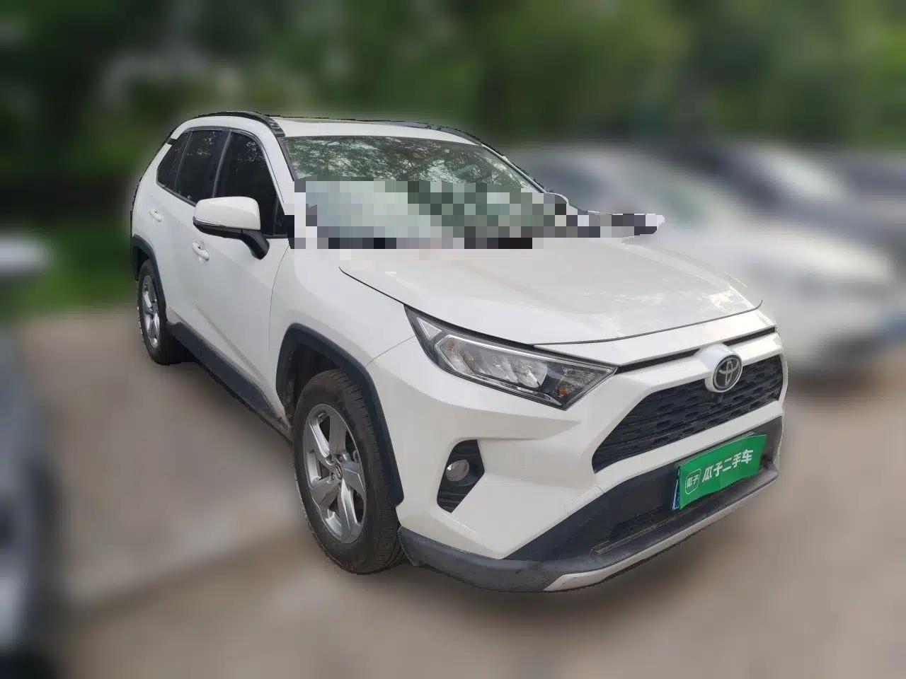 Toyota RAV4 2021 2.0L CVT Two-Wheel Drive Fashion PLUS Edition — миниатюра 3