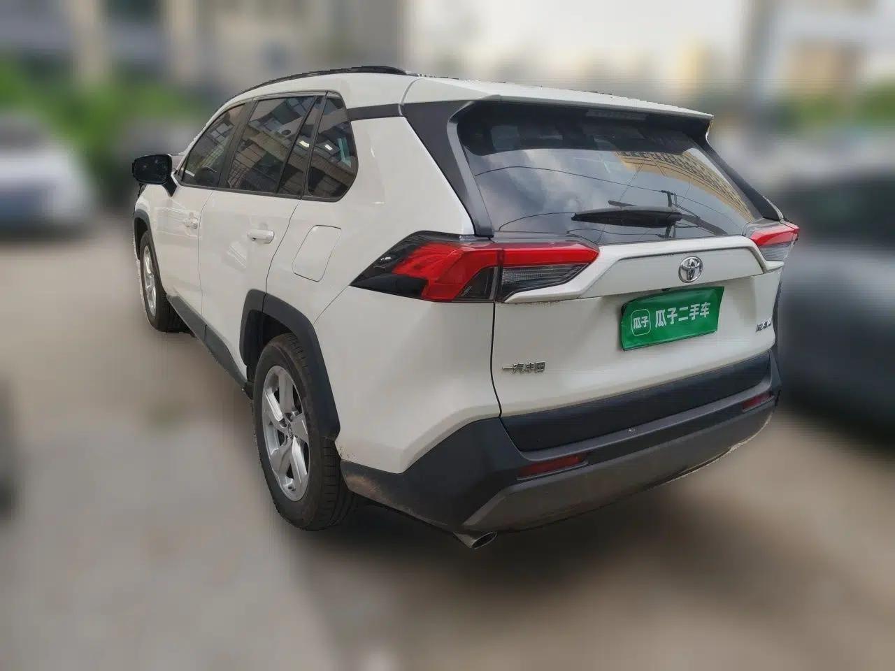 Toyota RAV4 2021 2.0L CVT Two-Wheel Drive Fashion PLUS Edition — миниатюра 4