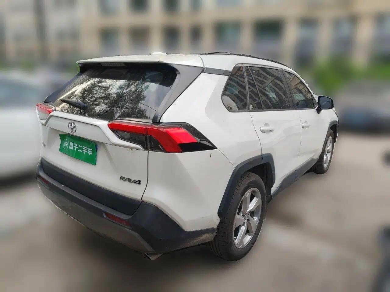 Toyota RAV4 2021 2.0L CVT Two-Wheel Drive Fashion PLUS Edition — миниатюра 6