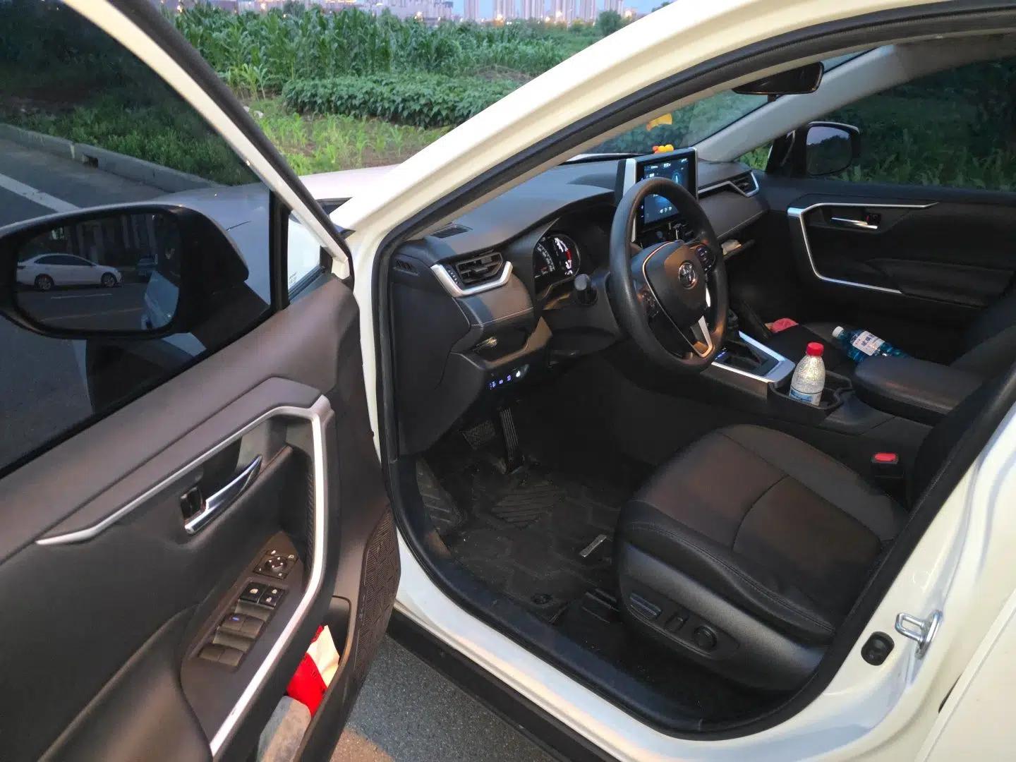 Toyota RAV4 2020 2.0L CVT Two-Wheel Drive Fashion Edition — миниатюра 16