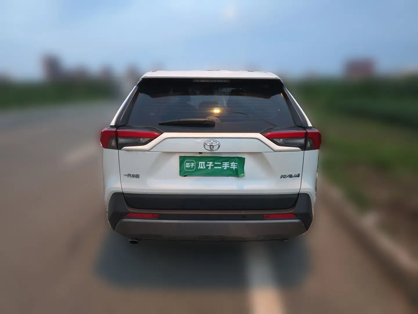 Toyota RAV4 2020 2.0L CVT Two-Wheel Drive Fashion Edition — миниатюра 5
