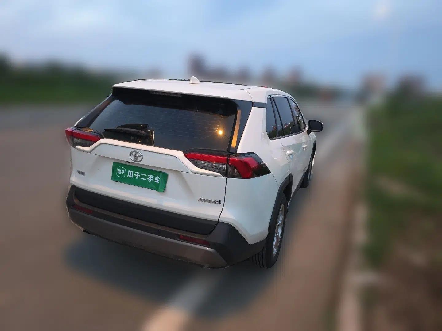Toyota RAV4 2020 2.0L CVT Two-Wheel Drive Fashion Edition — миниатюра 6