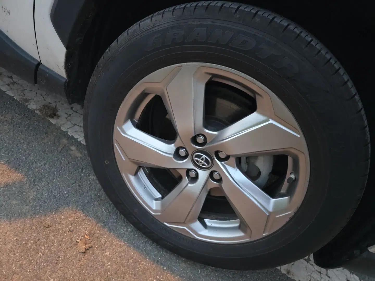 Toyota RAV4 2020 2.0L CVT Two-Wheel Drive Fashion Edition — миниатюра 8
