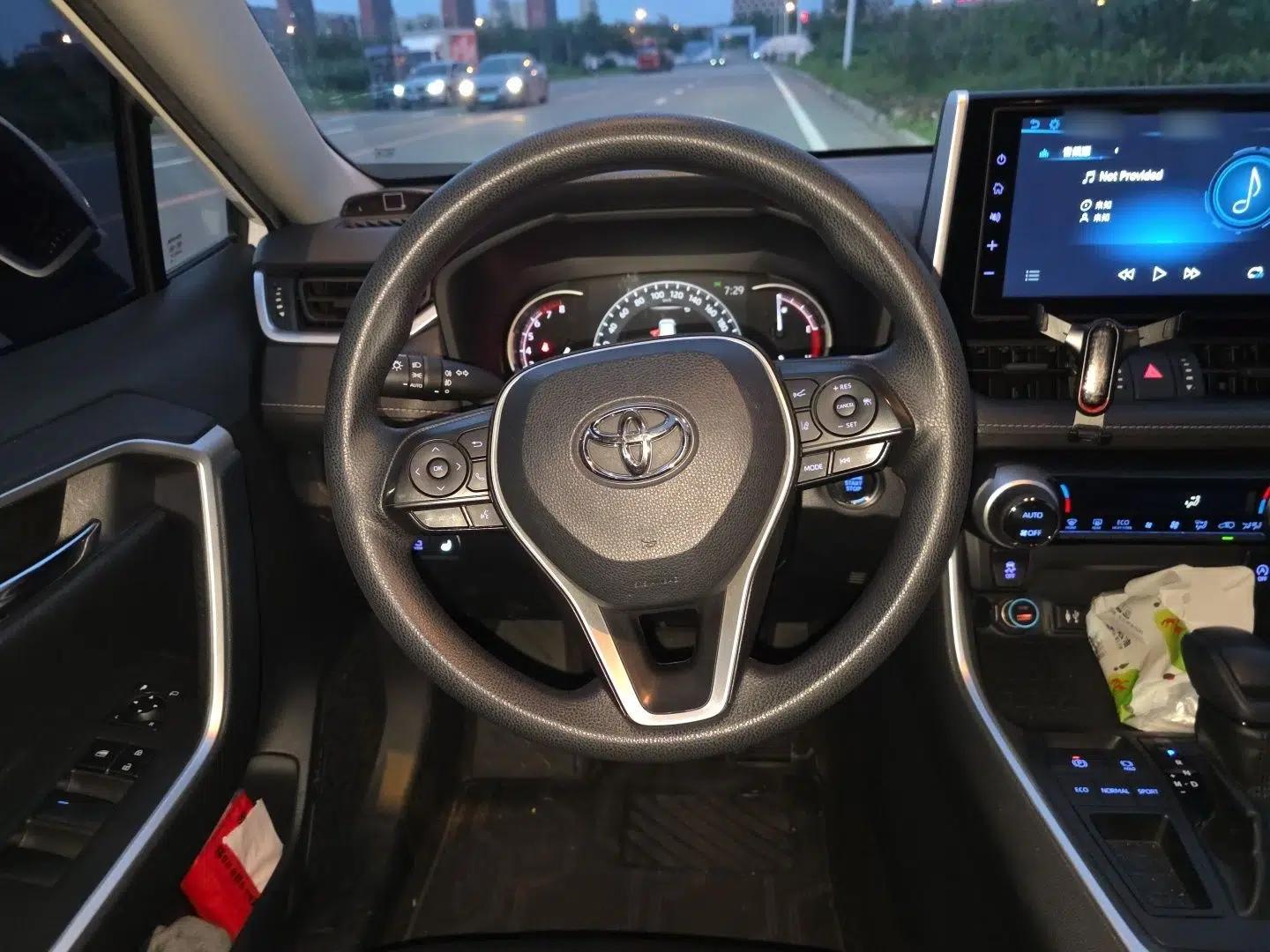 Toyota RAV4 2020 2.0L CVT Two-Wheel Drive Fashion Edition — миниатюра 10