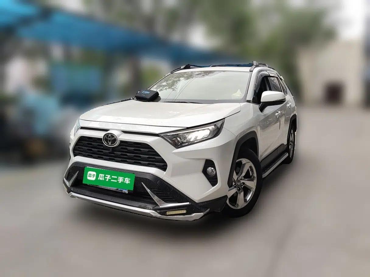 Toyota RAV4 2020 2.0L CVT Two-Wheel Drive Fashion Edition — миниатюра 1