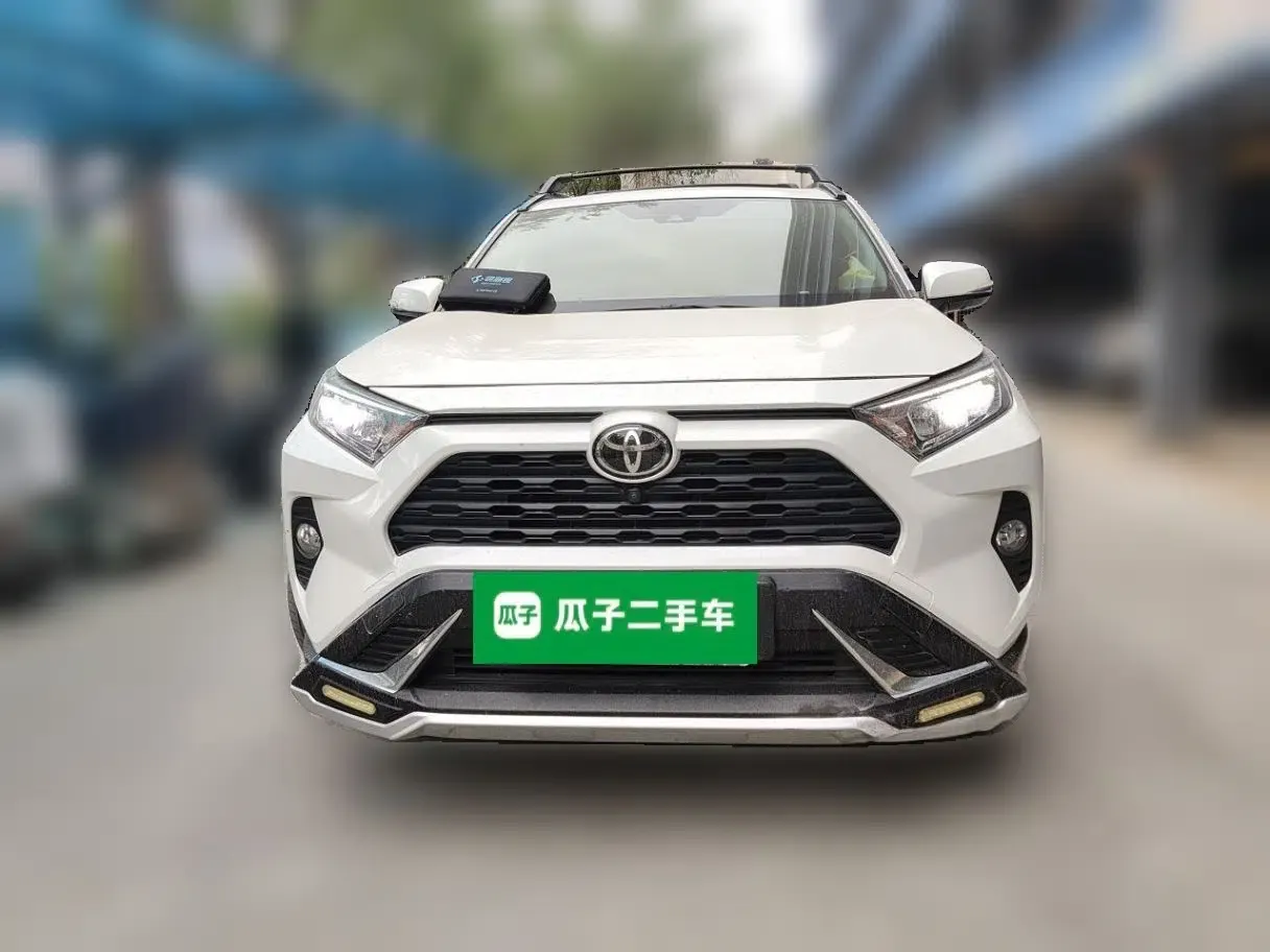 Toyota RAV4 2020 2.0L CVT Two-Wheel Drive Fashion Edition — миниатюра 2