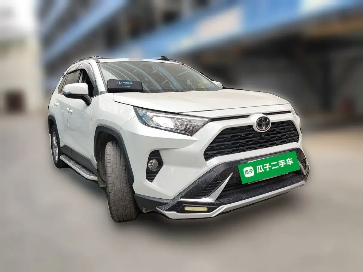 Toyota RAV4 2020 2.0L CVT Two-Wheel Drive Fashion Edition — миниатюра 3
