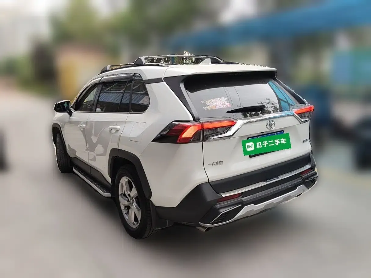 Toyota RAV4 2020 2.0L CVT Two-Wheel Drive Fashion Edition — миниатюра 4