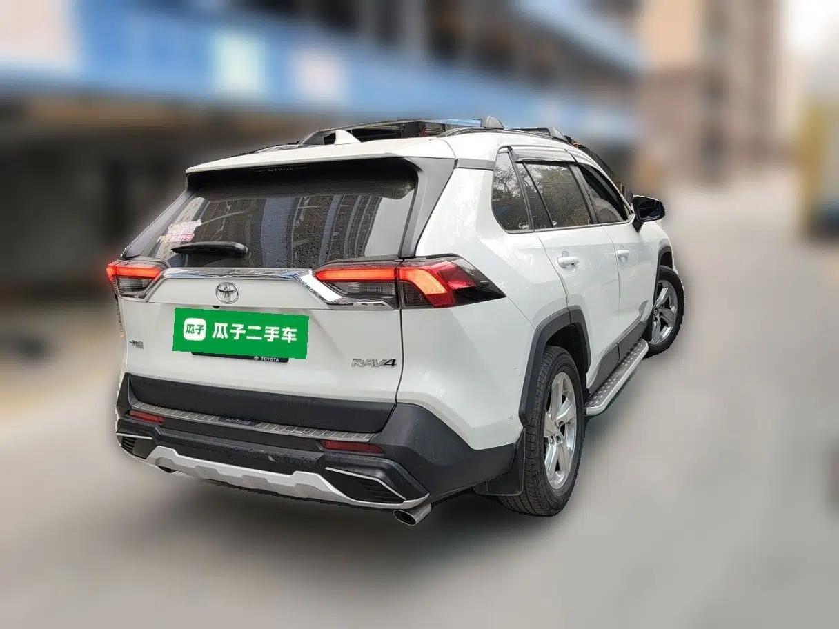 Toyota RAV4 2020 2.0L CVT Two-Wheel Drive Fashion Edition — миниатюра 6