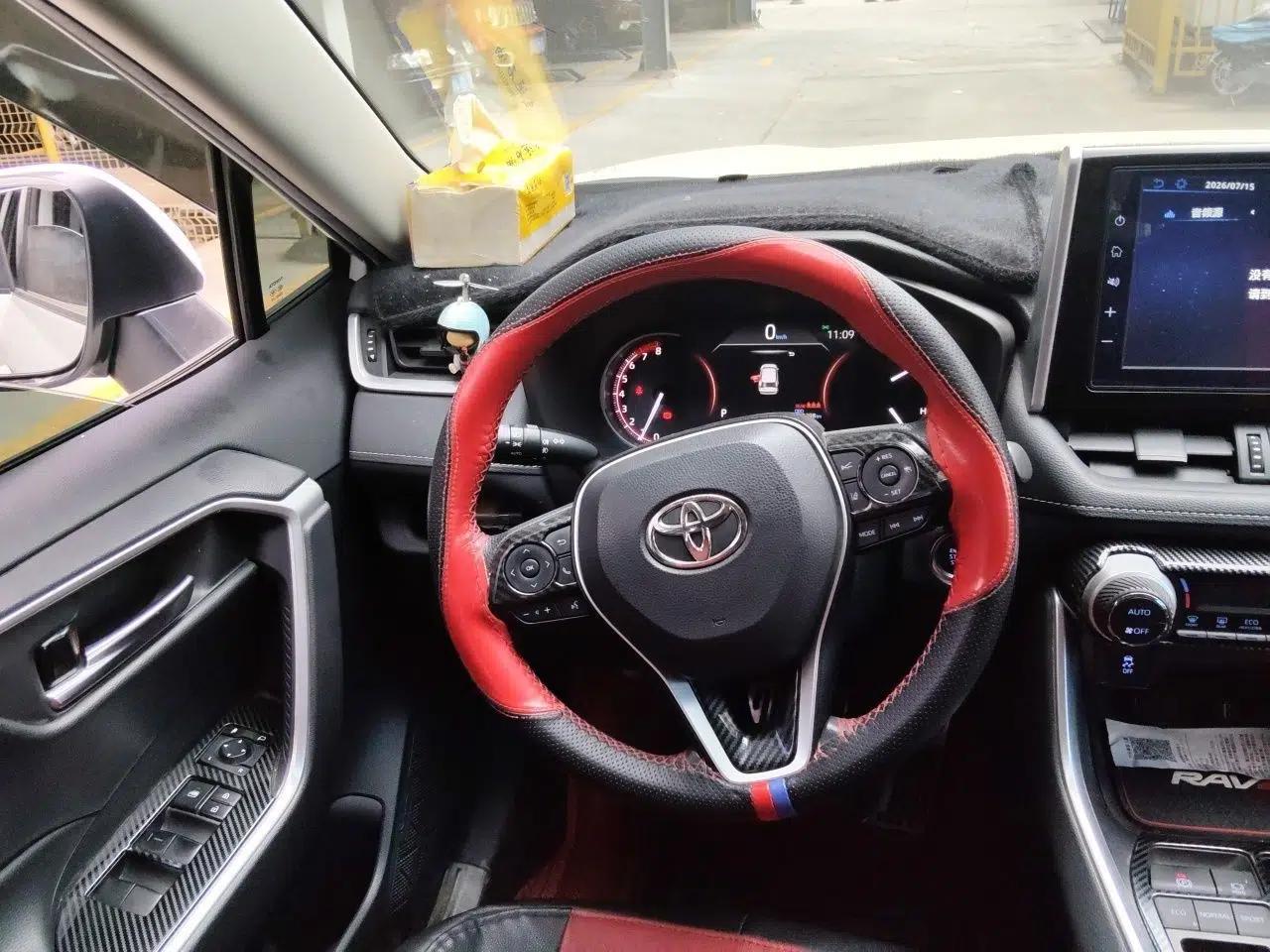 Toyota RAV4 2020 2.0L CVT Two-Wheel Drive Fashion Edition — миниатюра 10
