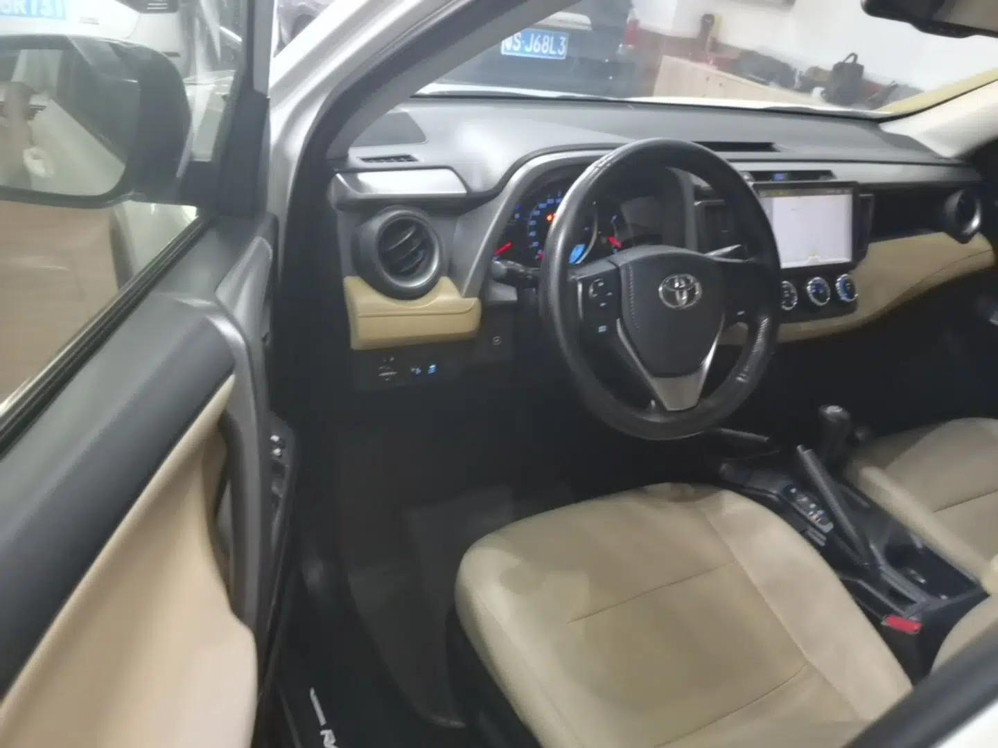 Toyota RAV4 2016 2.0L CVT Two-Wheel Drive Urban Edition China V Standard — миниатюра 18