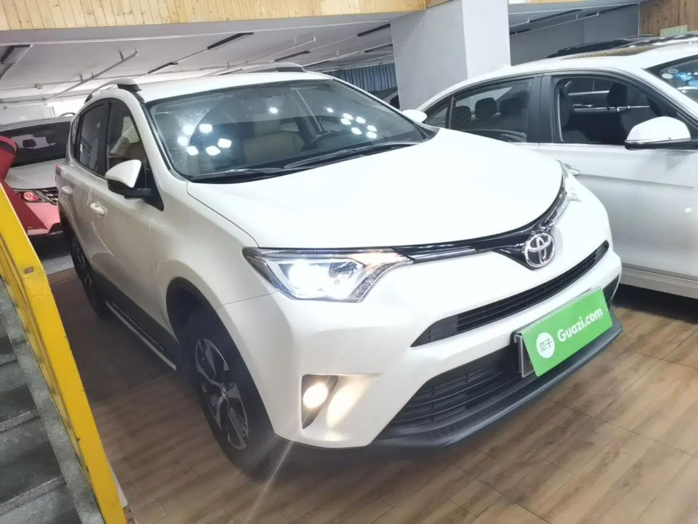 Toyota RAV4 2016 2.0L CVT Two-Wheel Drive Urban Edition China V Standard — миниатюра 3