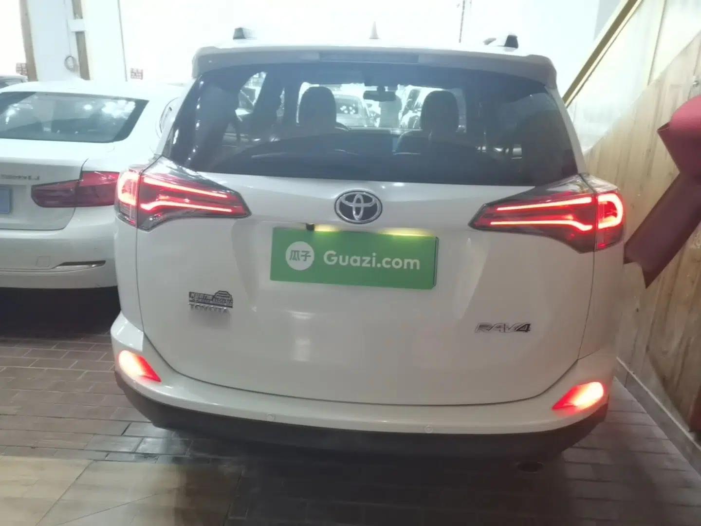 Toyota RAV4 2016 2.0L CVT Two-Wheel Drive Urban Edition China V Standard — миниатюра 5