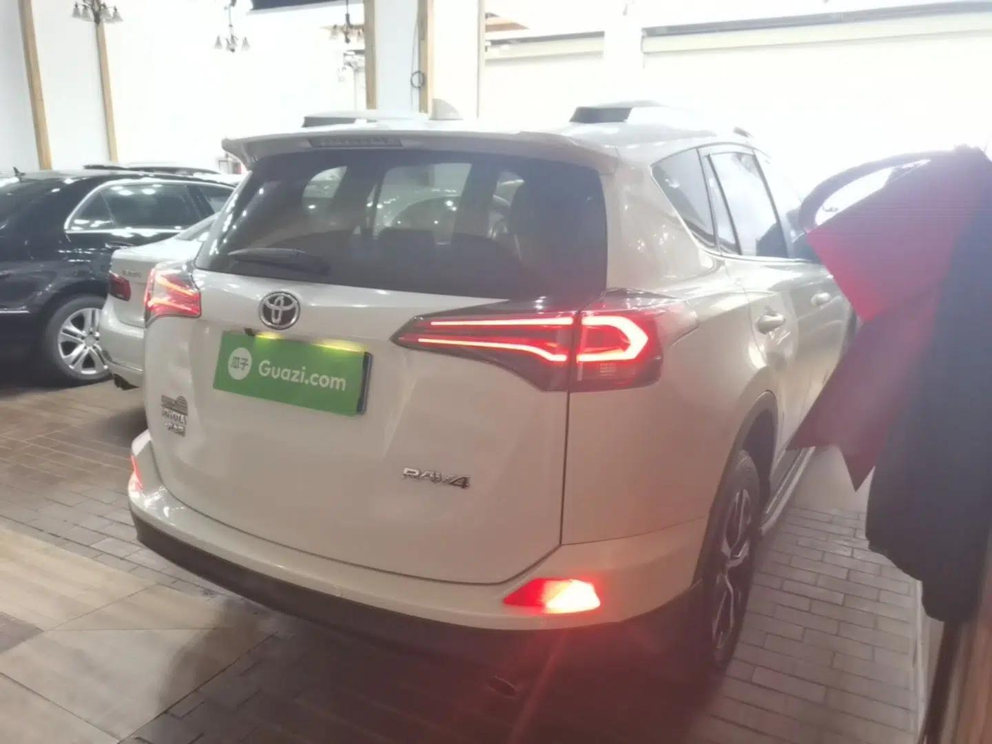 Toyota RAV4 2016 2.0L CVT Two-Wheel Drive Urban Edition China V Standard — миниатюра 6