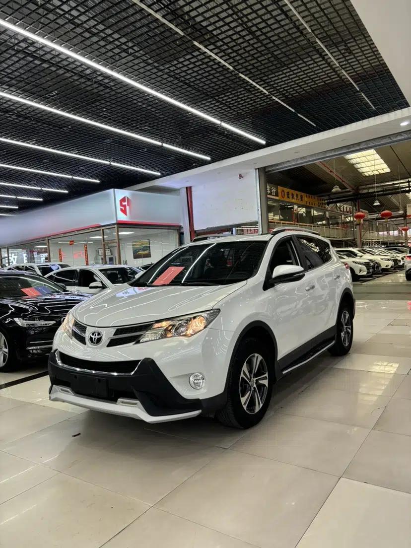 Toyota RAV4 2015 2.0L CVT Four-Wheel Drive New Edition — миниатюра 1