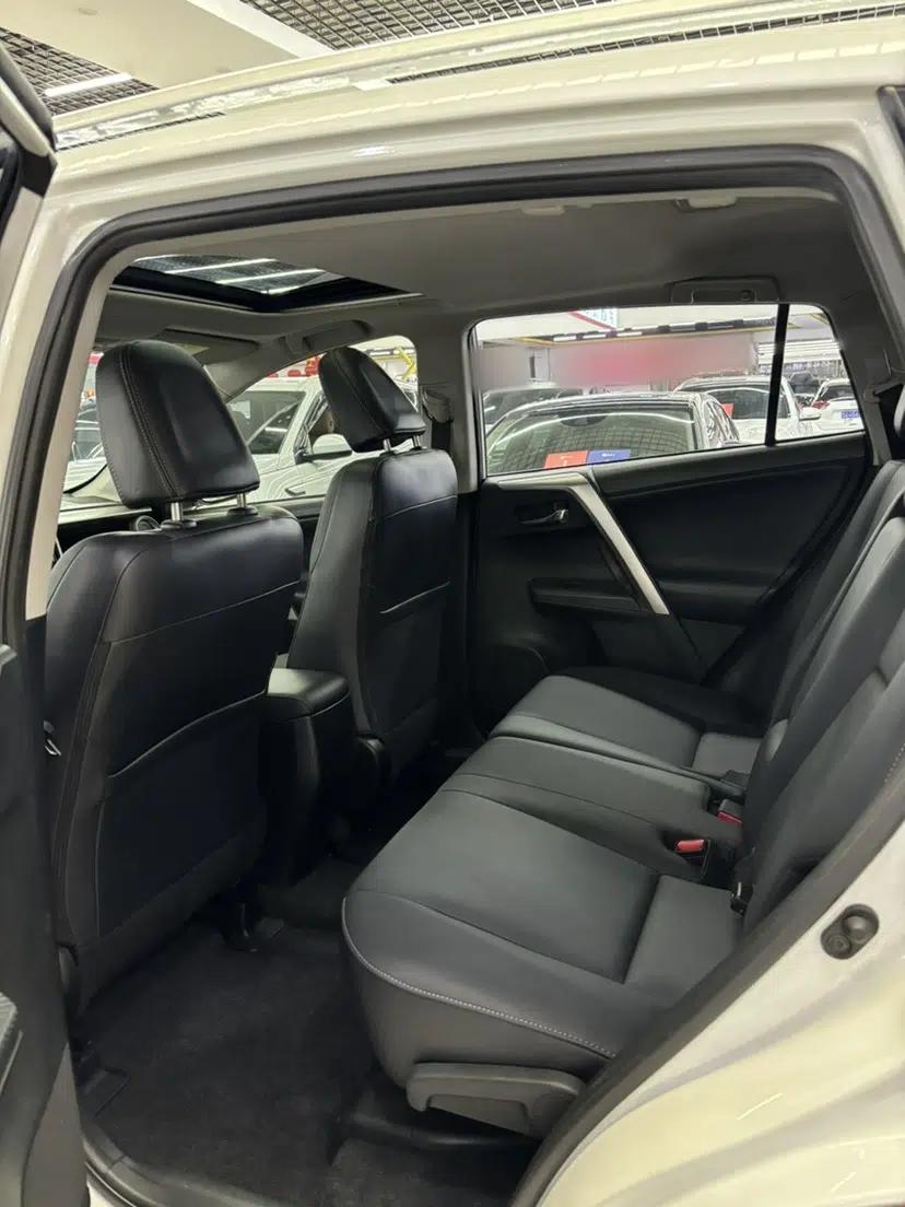 Toyota RAV4 2015 2.0L CVT Four-Wheel Drive New Edition — миниатюра 16