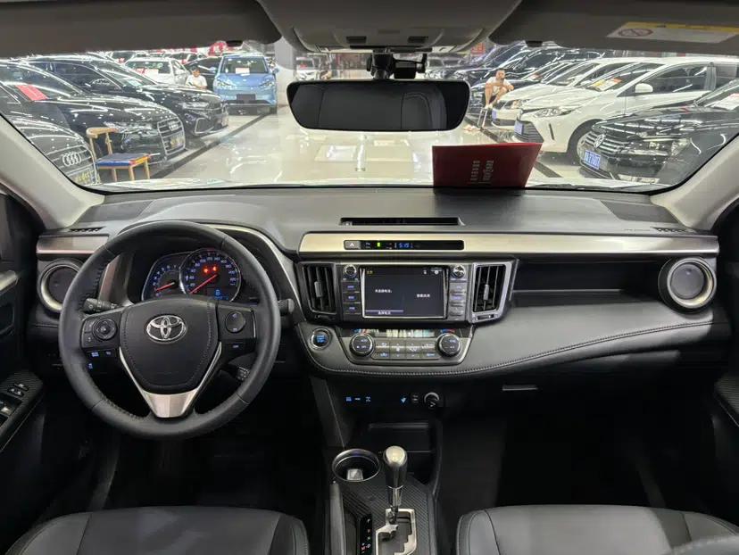 Toyota RAV4 2015 2.0L CVT Four-Wheel Drive New Edition — миниатюра 17