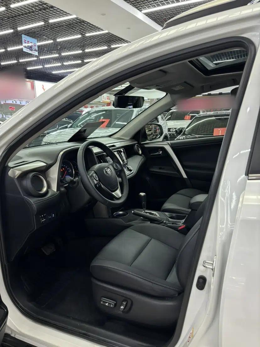 Toyota RAV4 2015 2.0L CVT Four-Wheel Drive New Edition — миниатюра 18