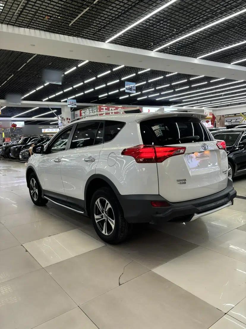 Toyota RAV4 2015 2.0L CVT Four-Wheel Drive New Edition — миниатюра 5