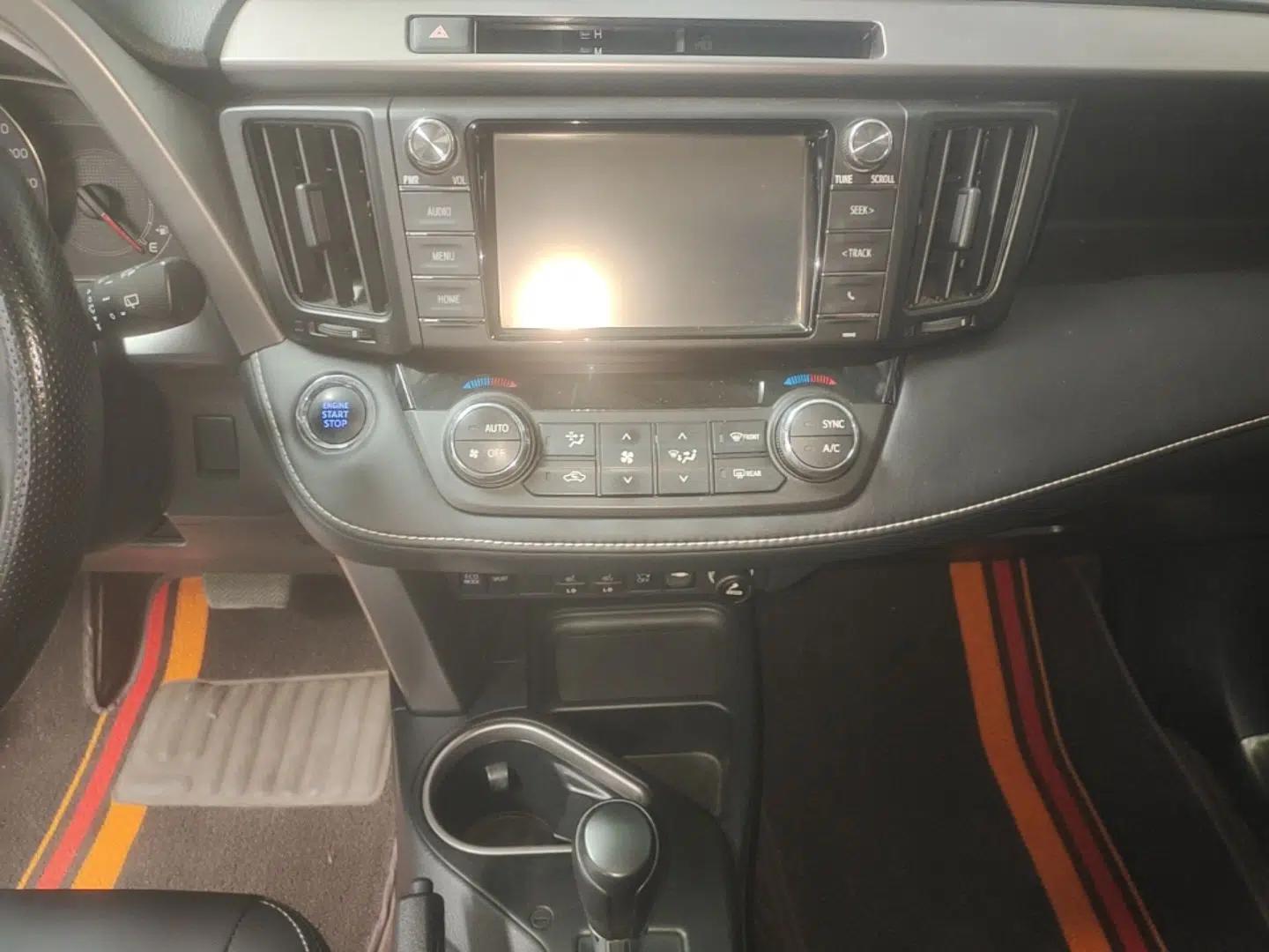 Toyota RAV4 2016 2.0L CVT Two-Wheel Drive Comfort Edition China V Standard — миниатюра 15