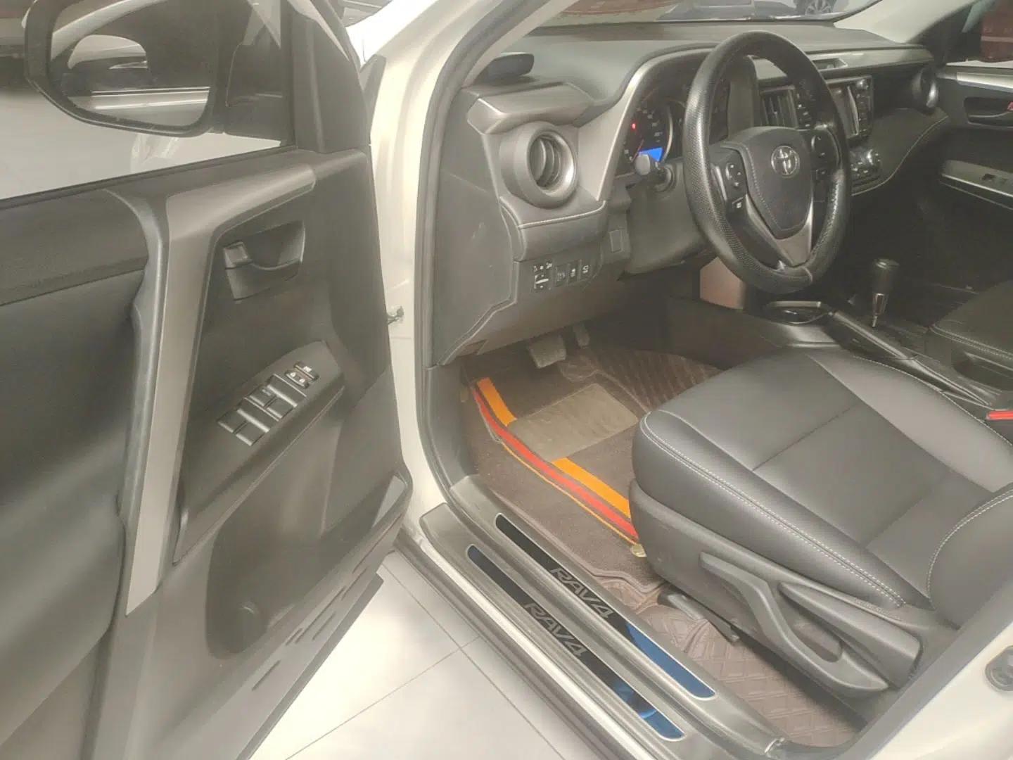 Toyota RAV4 2016 2.0L CVT Two-Wheel Drive Comfort Edition China V Standard — миниатюра 18