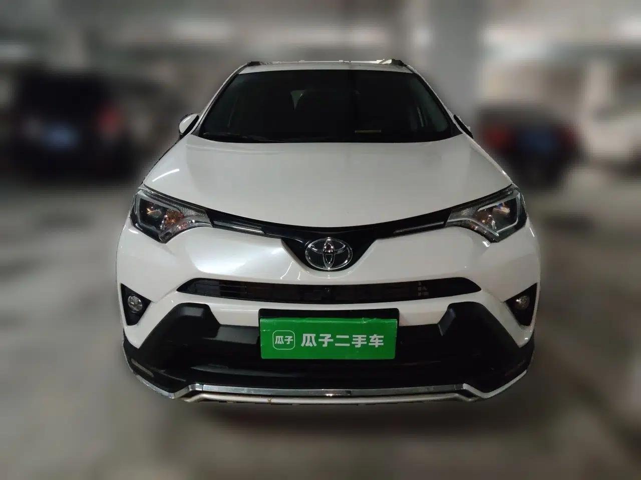 Toyota RAV4 2019 2.0L CVT Two-Wheel Drive Luxury Version China VI Standard — миниатюра 2