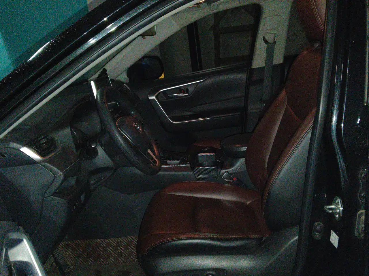 Toyota RAV4 2021 2.0L CVT Two-Wheel Drive Fashion Edition — миниатюра 15